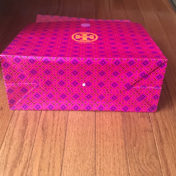 TORY BURCH GIFT BAGS - Picture 5 of 8